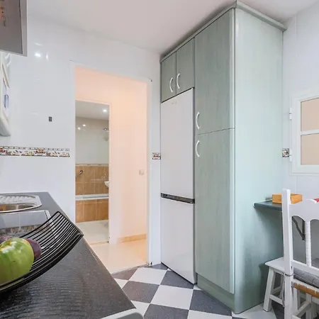 Daire Un Respiro En Playa Victoria 1 Hab Y Salon Con Sofa Cama Cadiz