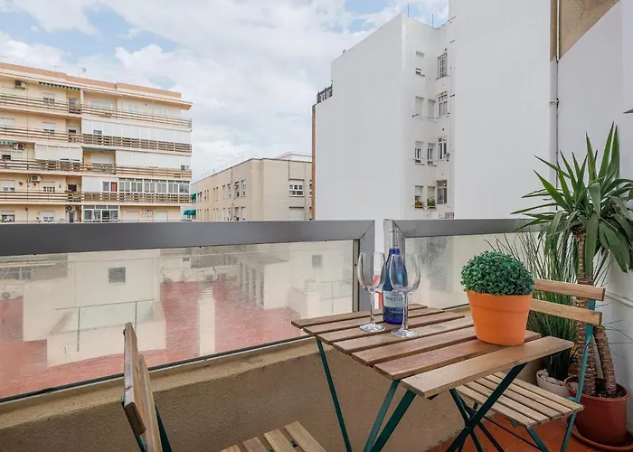 Un Respiro En Playa Victoria 1 Hab Y Salon Con Sofa Cama Кадис